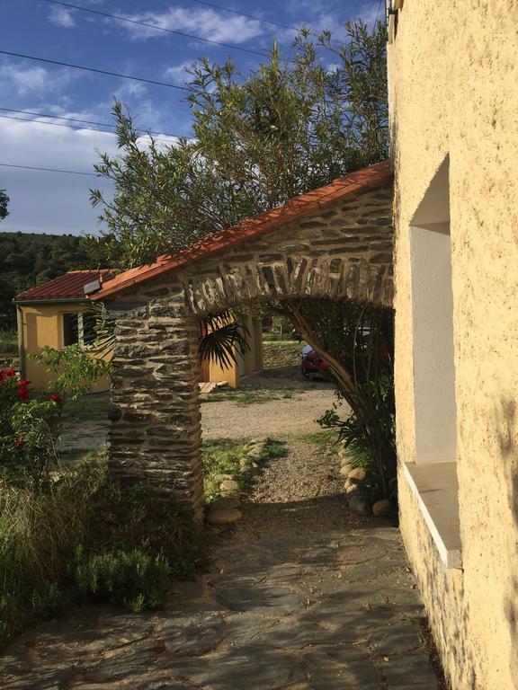 Grande maison catalane entre mer et montagne Reynès Extérieur photo